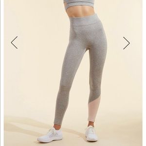 WE OVER ME Leggings & Reversible Bra